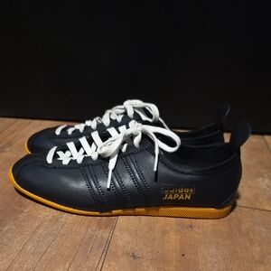 Adidas Japan Premium Leather Shoes in Black and Tan.  Mens 5.5 Womans 6.5